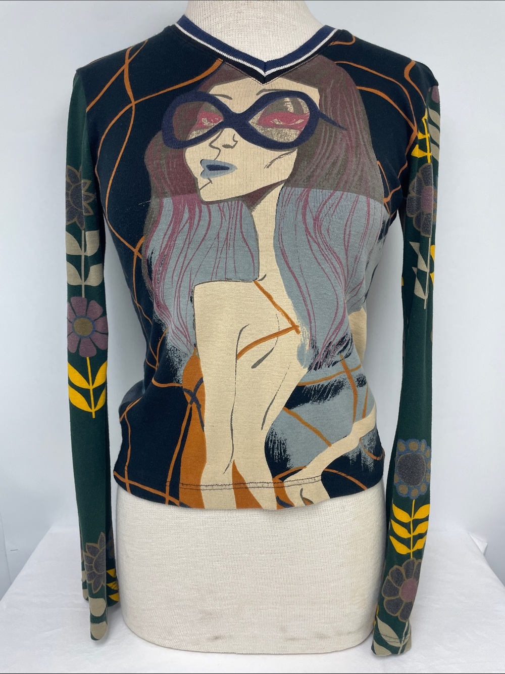 Custo Barcelona Black Multi Graphic Long Sleeve V-Neck Top - Picture 2 of 9